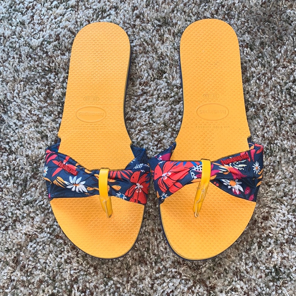 NWOT Havaianas flip flops